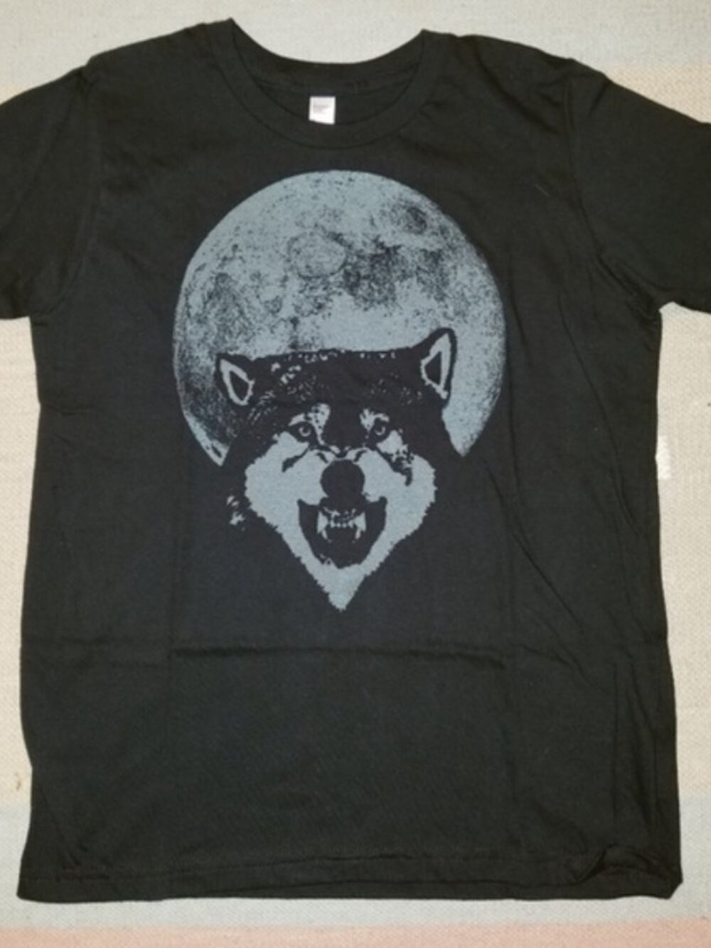 Wolf Moon glow in the dark t-shirt Women's Size 12 Black